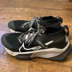 Women’s Nike Zegama Trail Shoes size 8